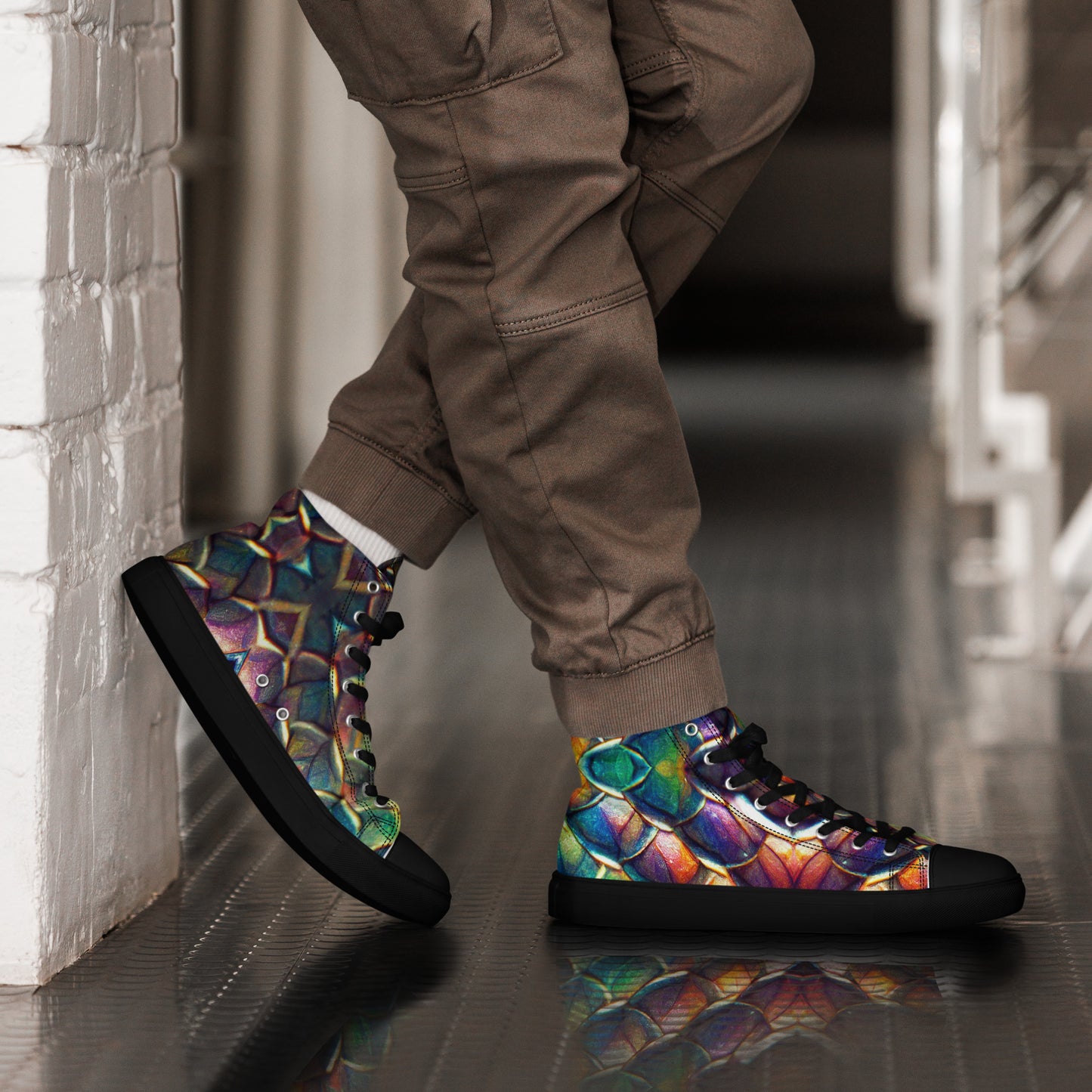 Margonithia, the Glittering Rainbow Sovereign Men’s high top canvas shoes