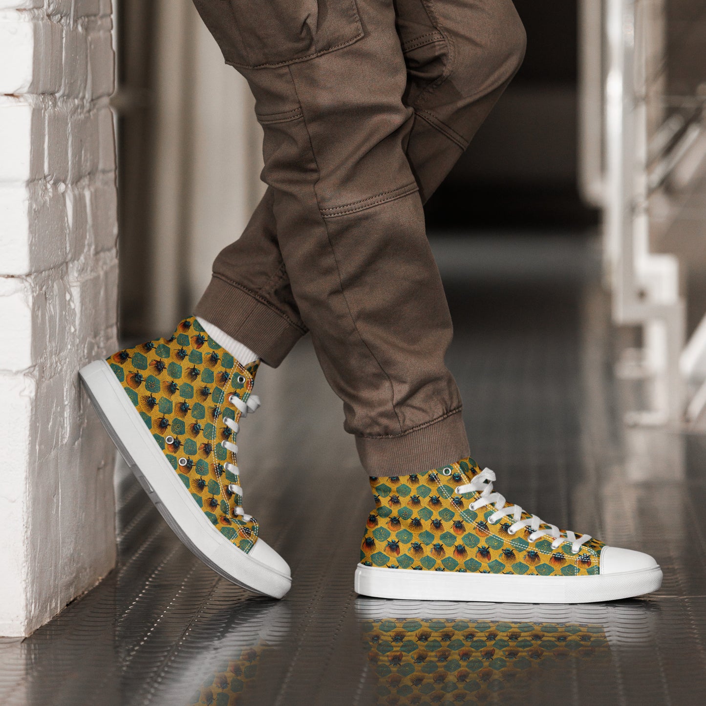 Honeycomb Whispers Men’s high top canvas shoes