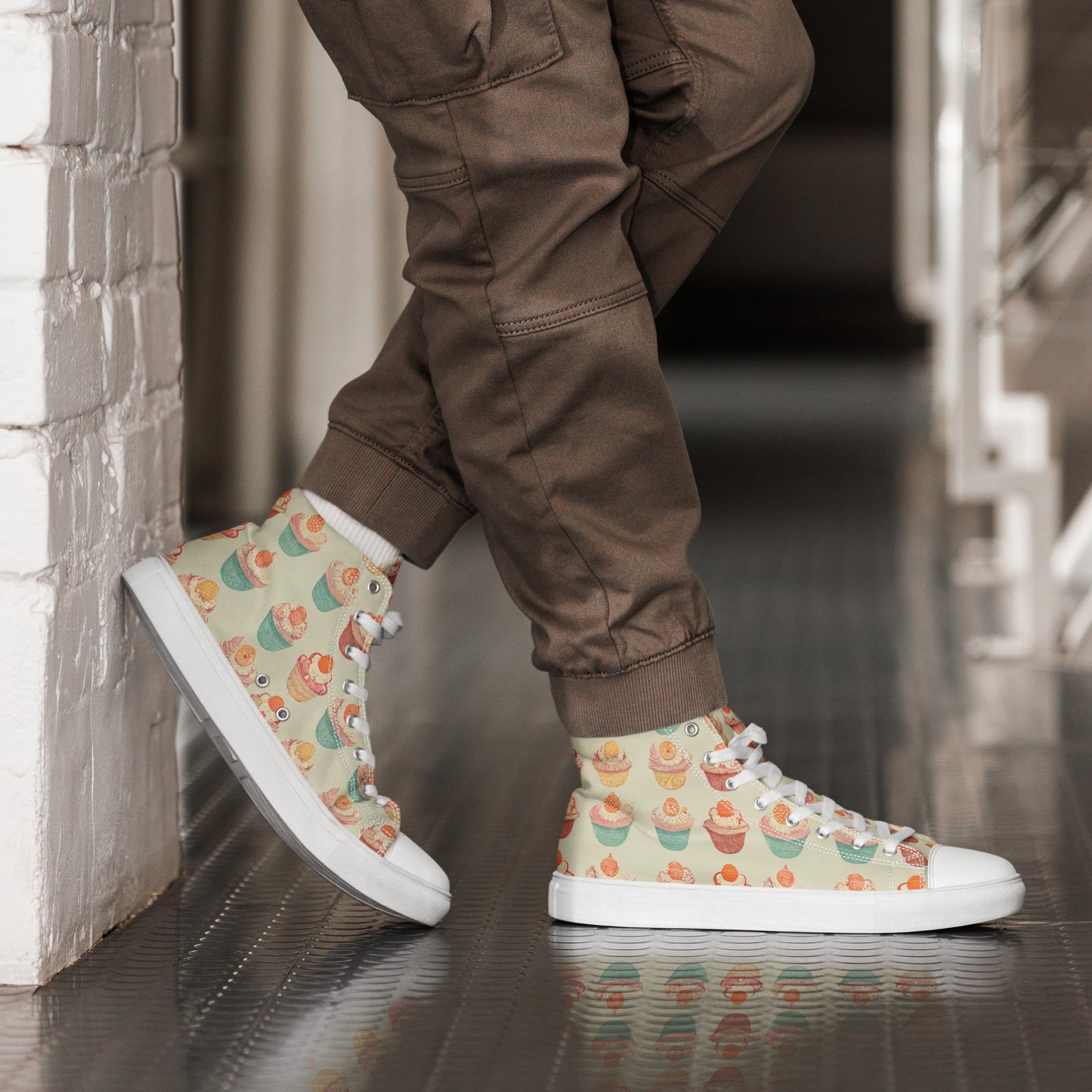 Cupcakery Men’s high top canvas shoes