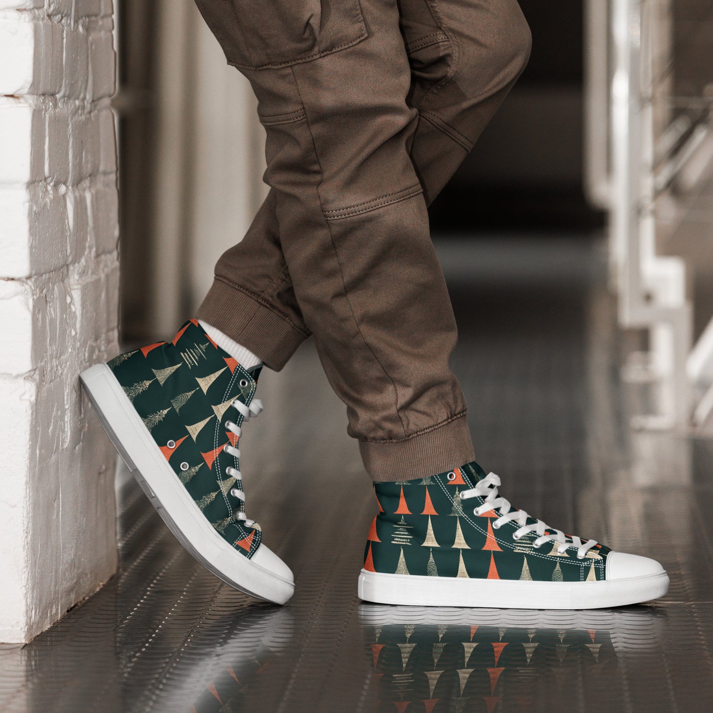 Holiday Tree Symphony Men’s high top canvas shoes