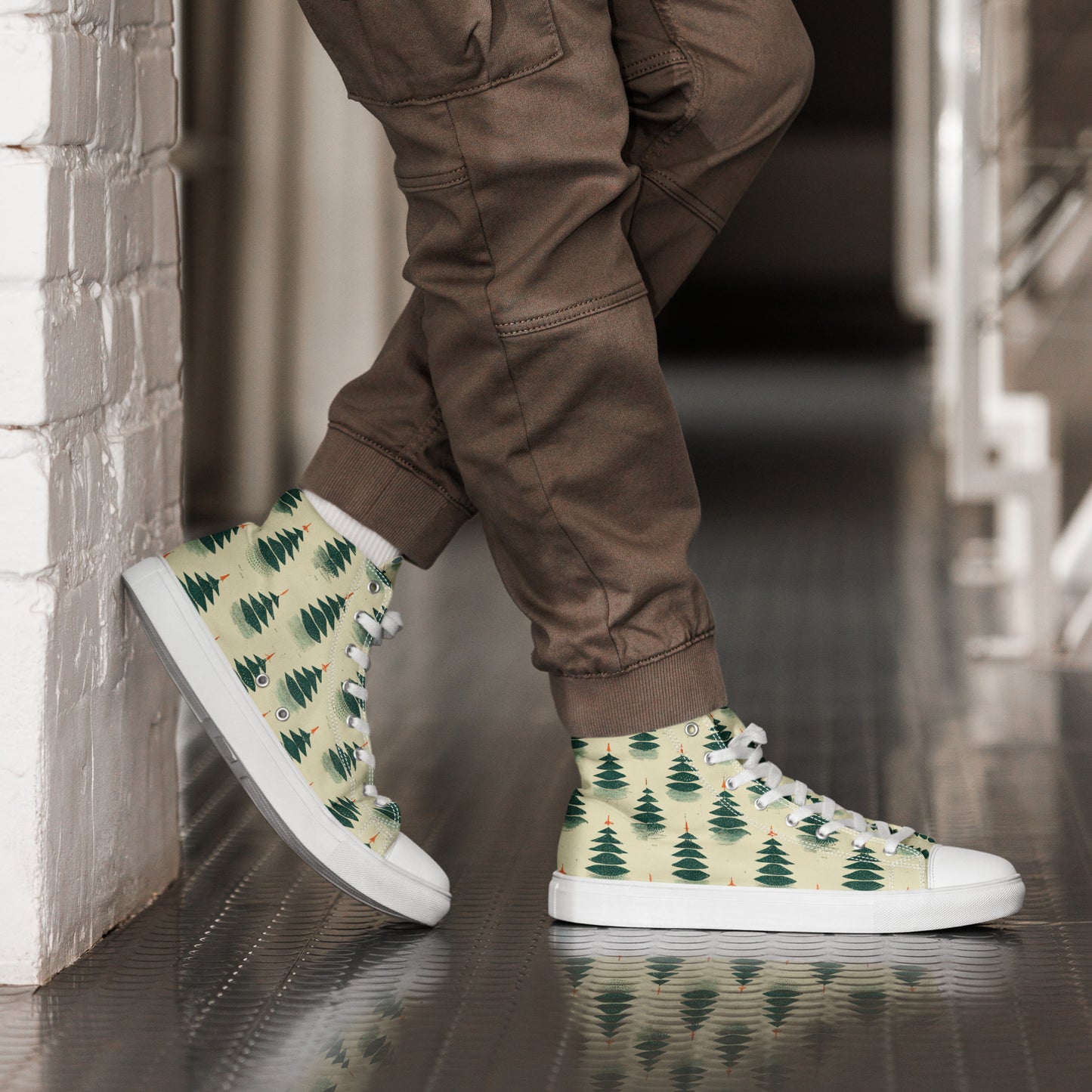 Merry Pine Parade Men’s high top canvas shoes